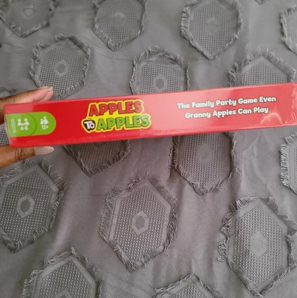 Mattel Apples to Apples Game - Picture 4 of 4
